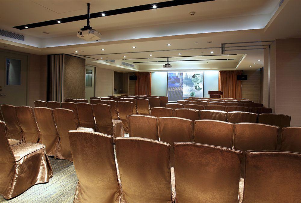 Two Tails Hotel Luzhou Taipei Exterior photo