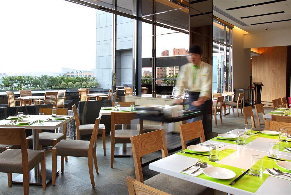 Two Tails Hotel Luzhou Taipei Exterior photo