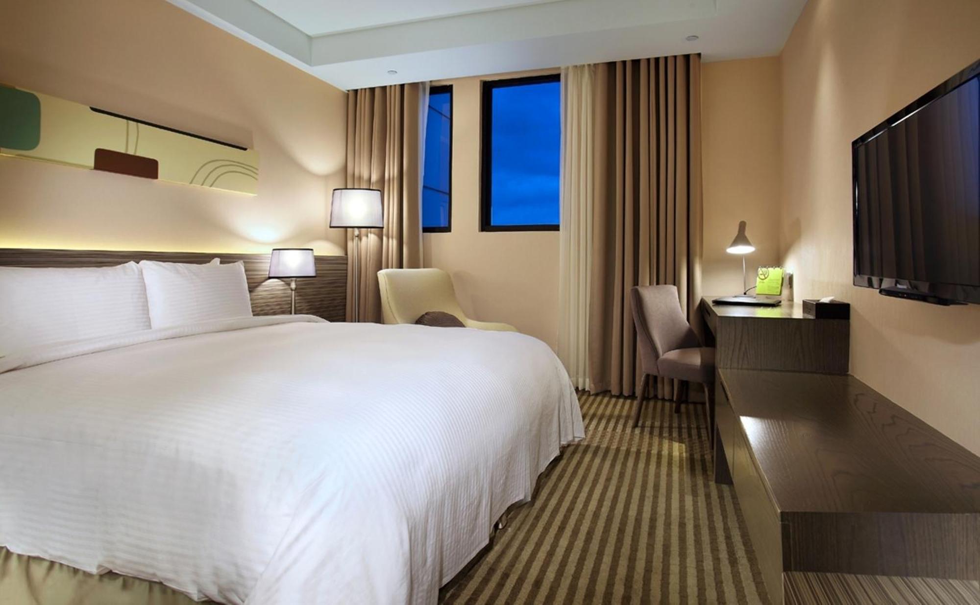 Two Tails Hotel Luzhou Taipei Exterior photo