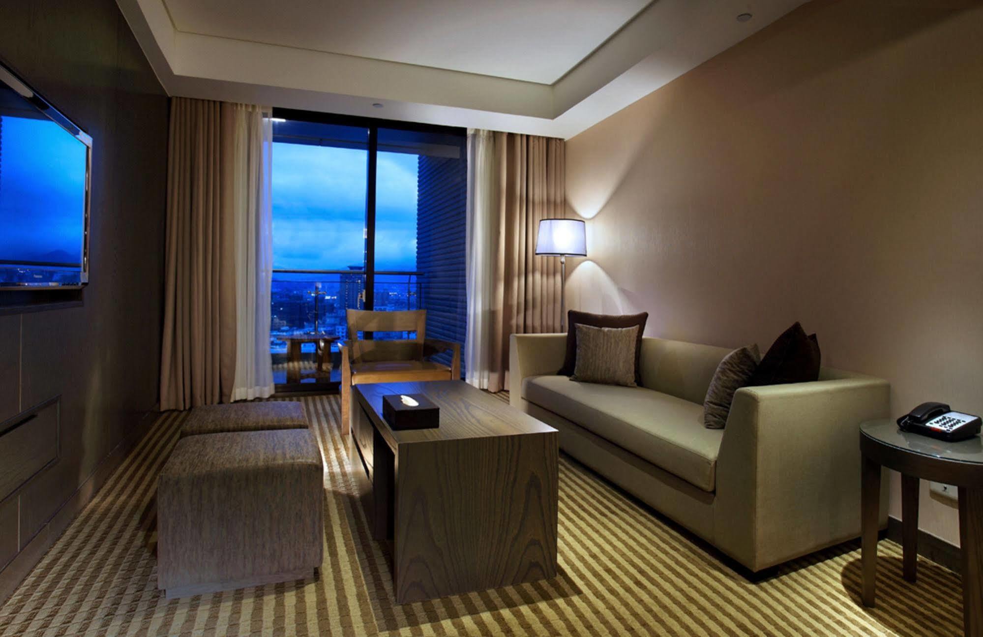 Two Tails Hotel Luzhou Taipei Exterior photo