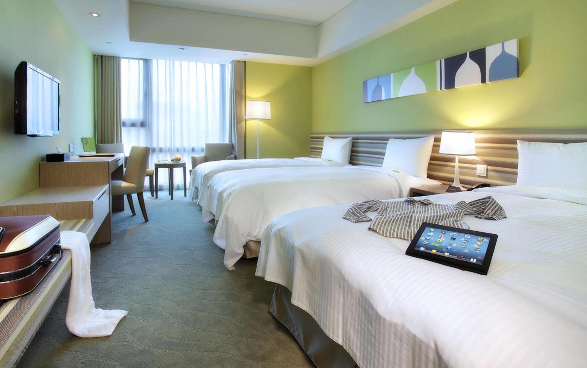 Two Tails Hotel Luzhou Taipei Exterior photo