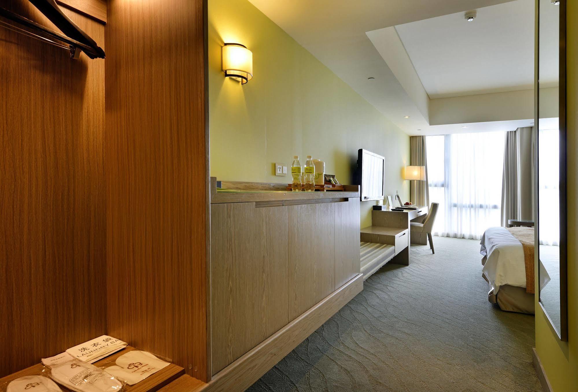 Two Tails Hotel Luzhou Taipei Exterior photo