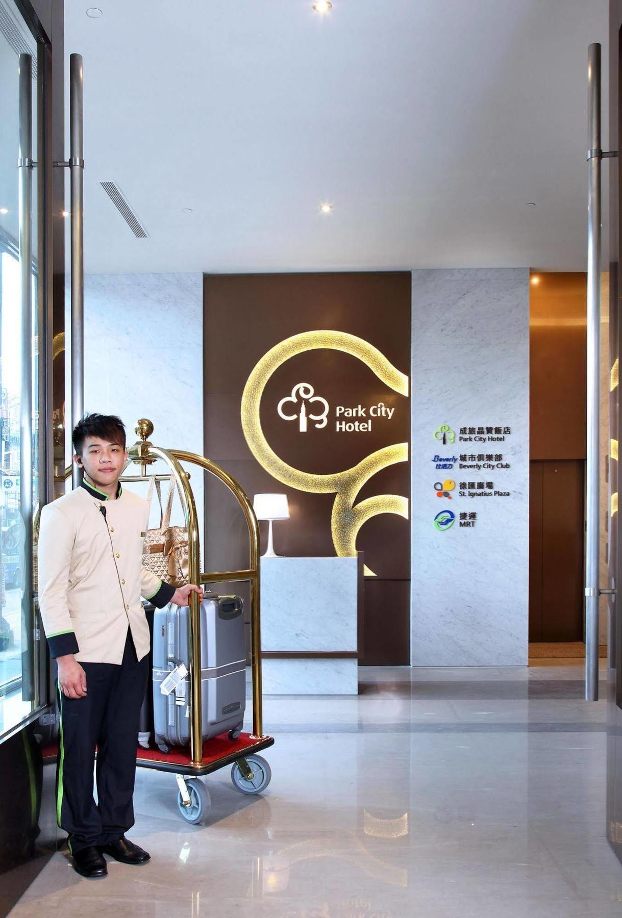 Two Tails Hotel Luzhou Taipei Exterior photo
