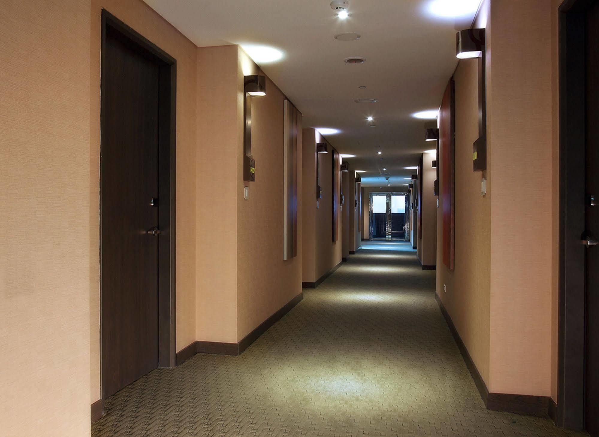 Two Tails Hotel Luzhou Taipei Exterior photo